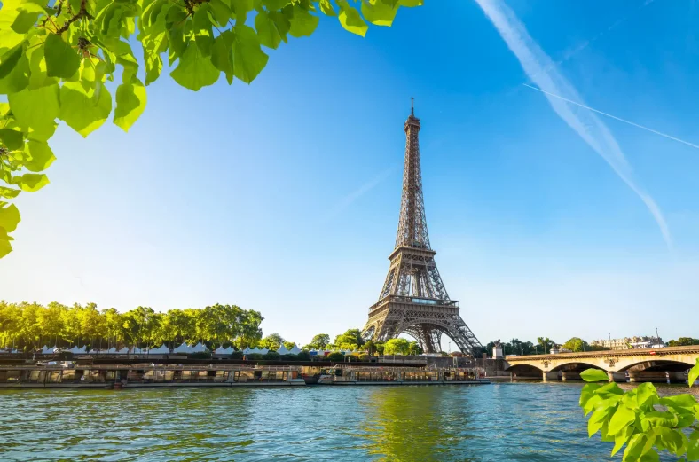 Menara Eiffel Paris